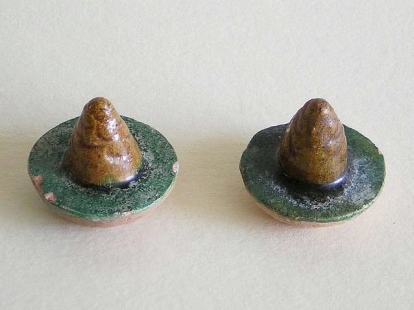 Pair of cone-shaped food items – (6352)